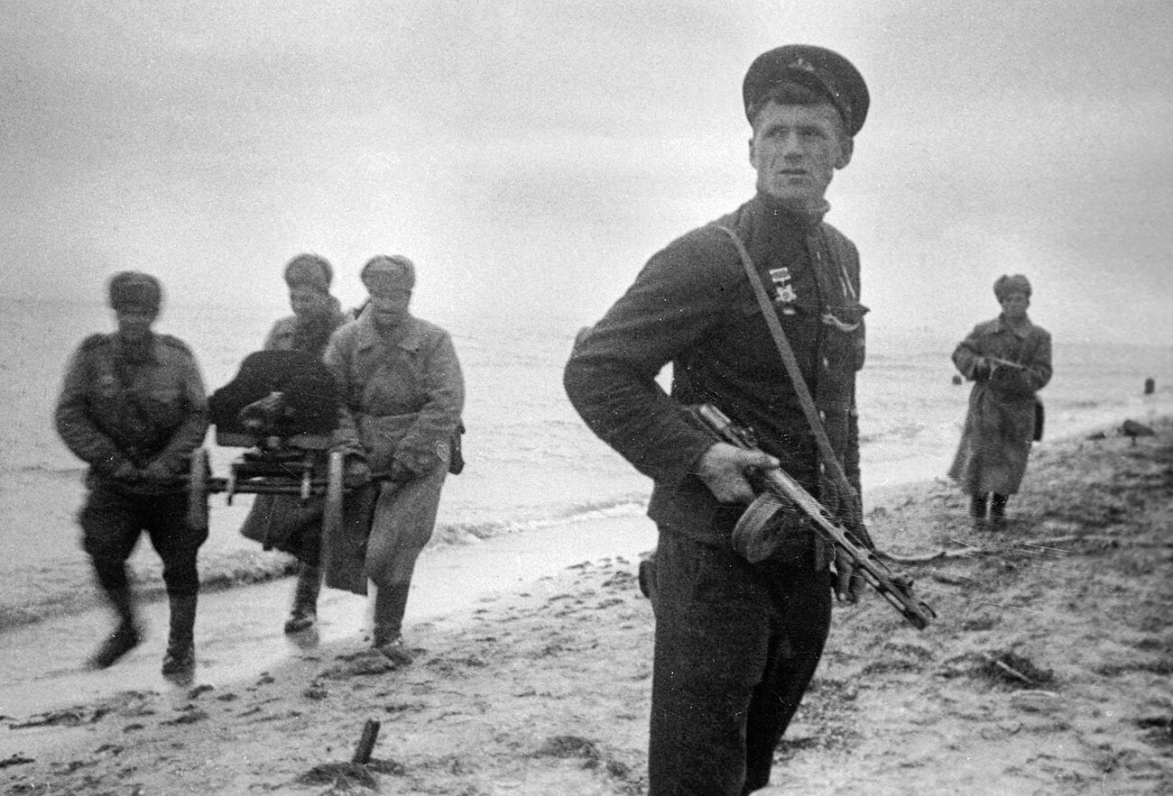 Десантна операција Керч-Феодосија. Припадници морнаричке пешадије у рејону Керча. Велики отаџбински рат 1941-1945.