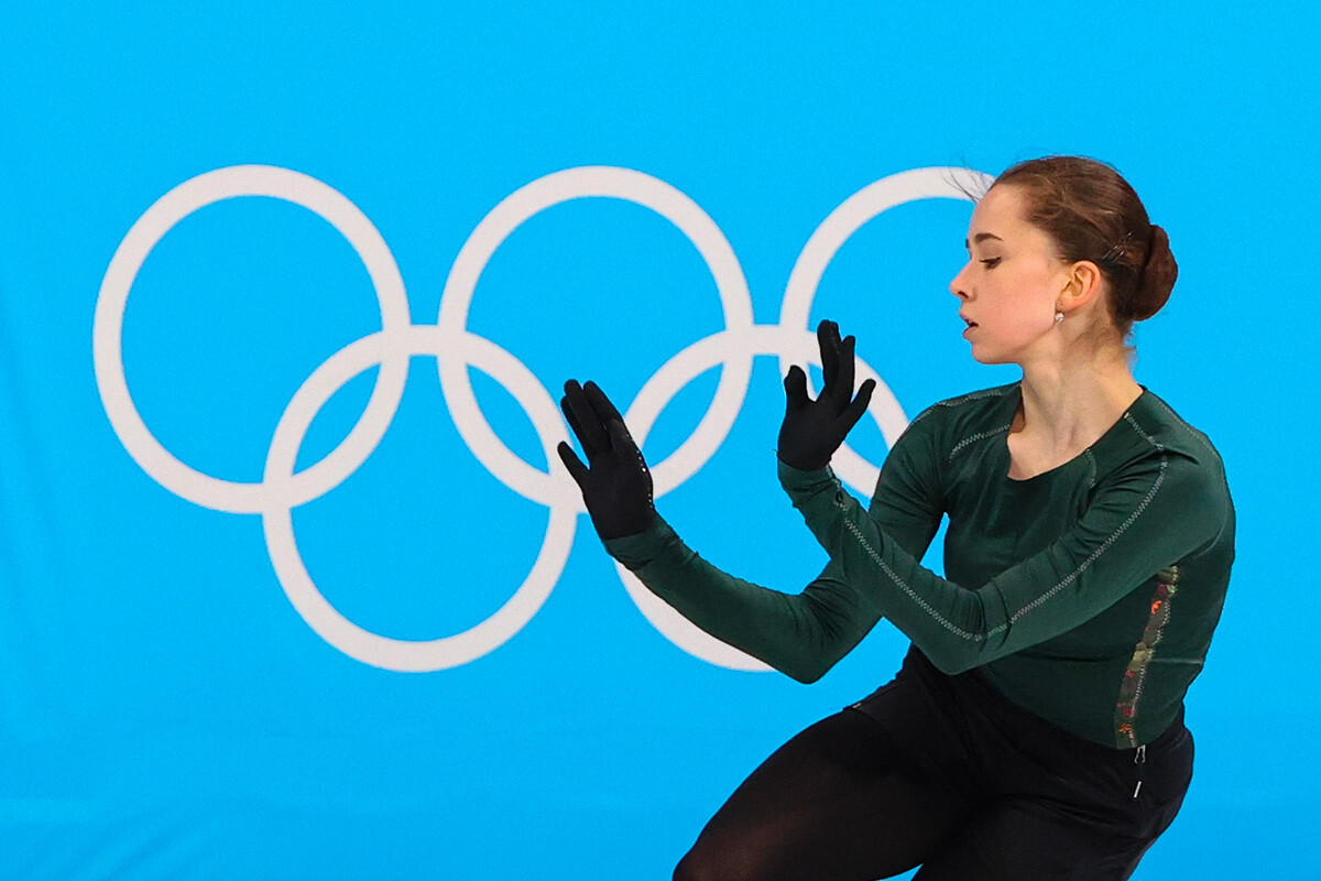 Peseluncur indah Kamila Valiyeva dari Tim Komite Olimpiade Rusia (ROC) di Capital Indoor Stadium menjelang Olimpiade Musim Dingin 2022 yang dijadwalkan berlangsung di Beijing dan Zhangjiakou dari 4 hingga 20 Februari 2022.