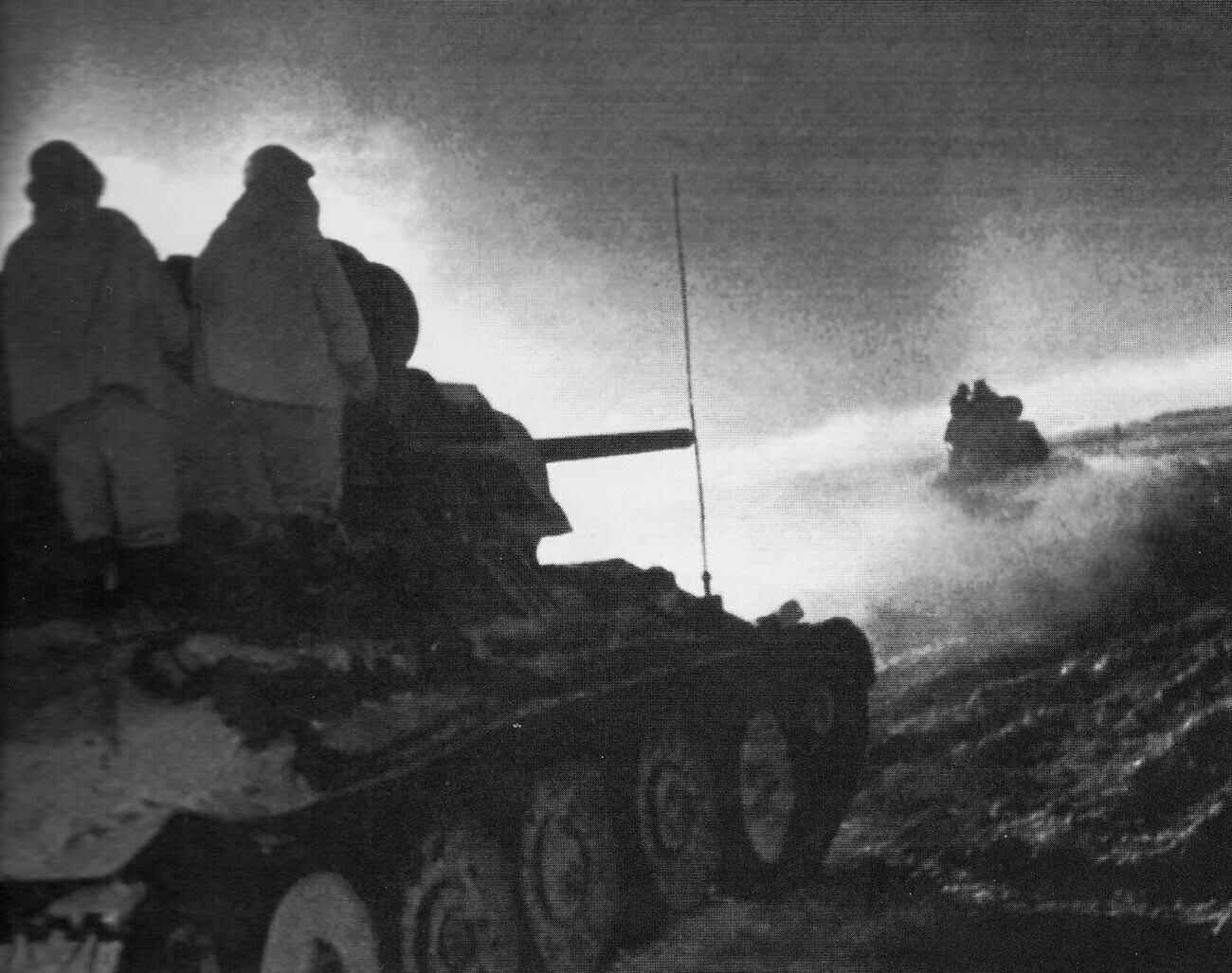 Kolona sovjetskih tankov med operacijo Mali Saturn, december 1942