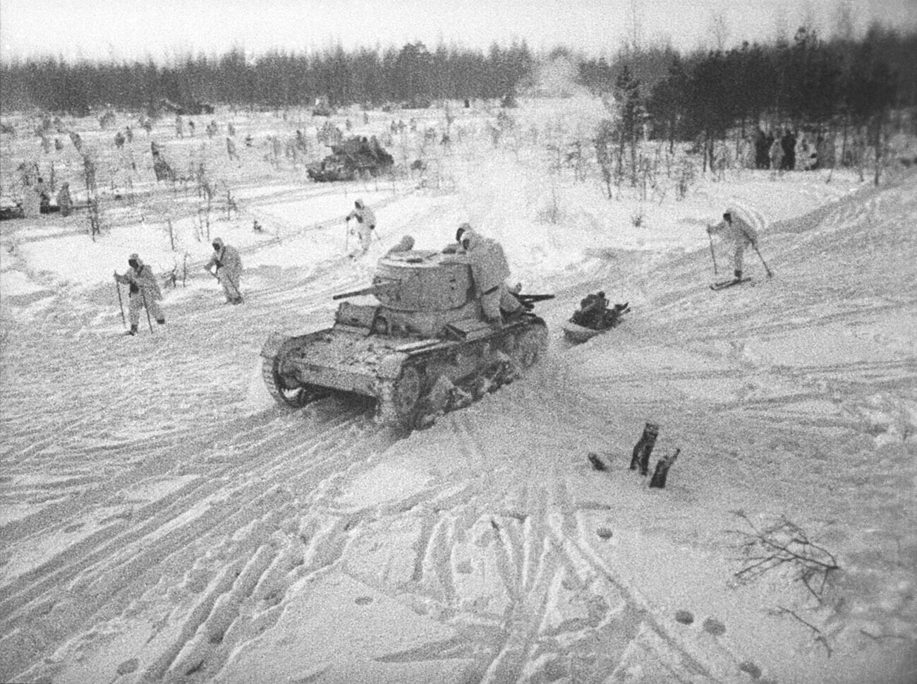 Bitka za Moskvu. Kontranapad Crvene armije u blizini Moskve. Snimak iz dokumentarnog filma 