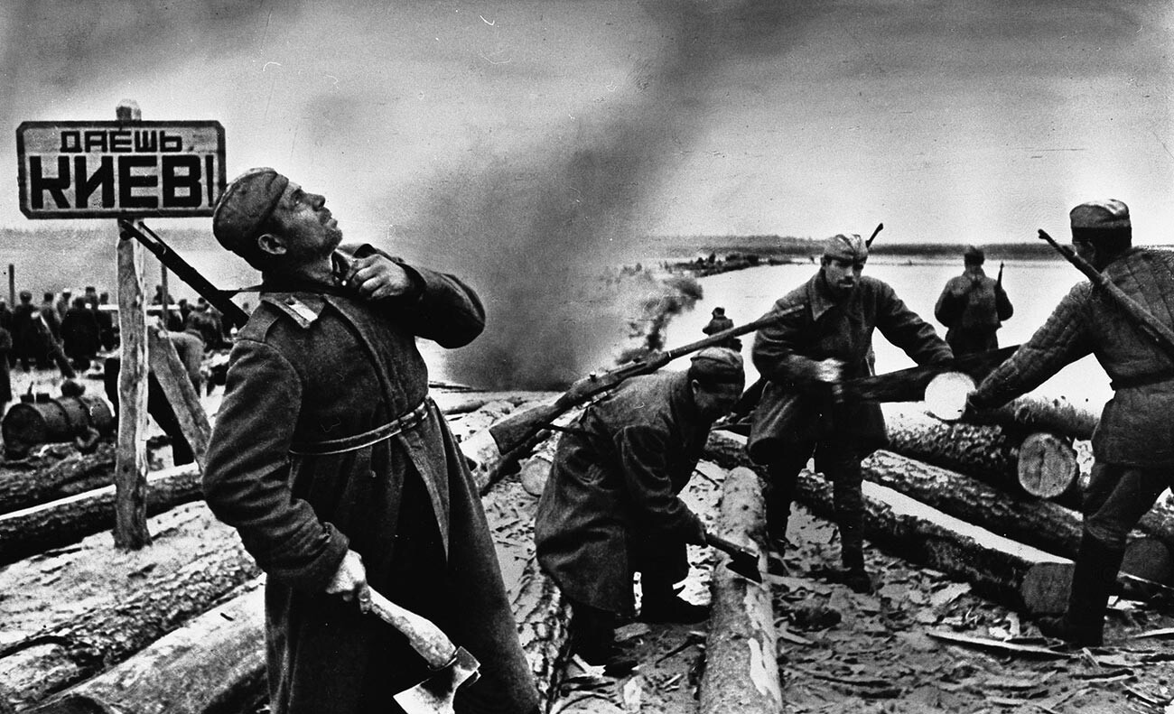 Sovjetski vojaki na Dnepru, 1943