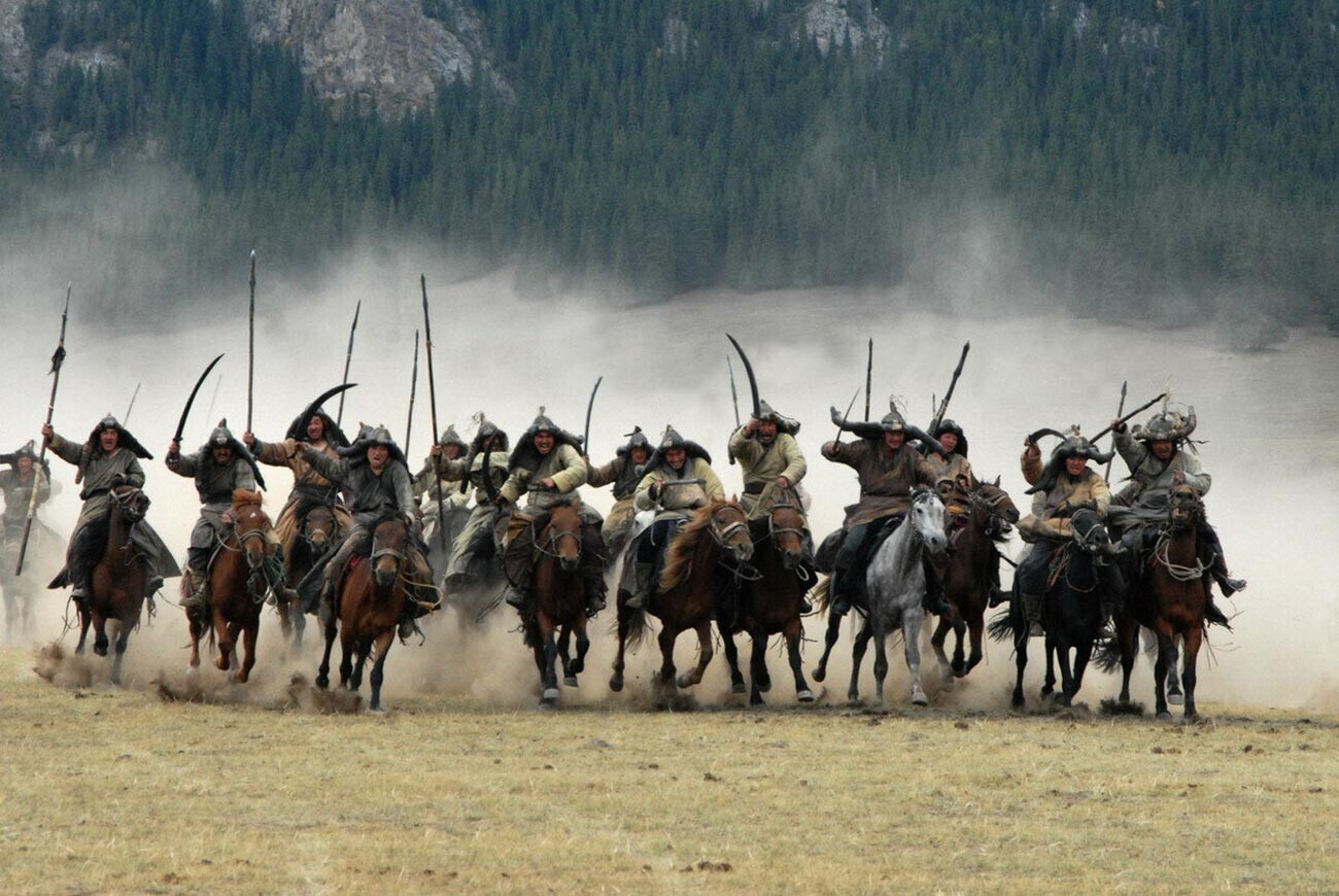 Cavalaria mongol-tártara ataca (reconstituição)

