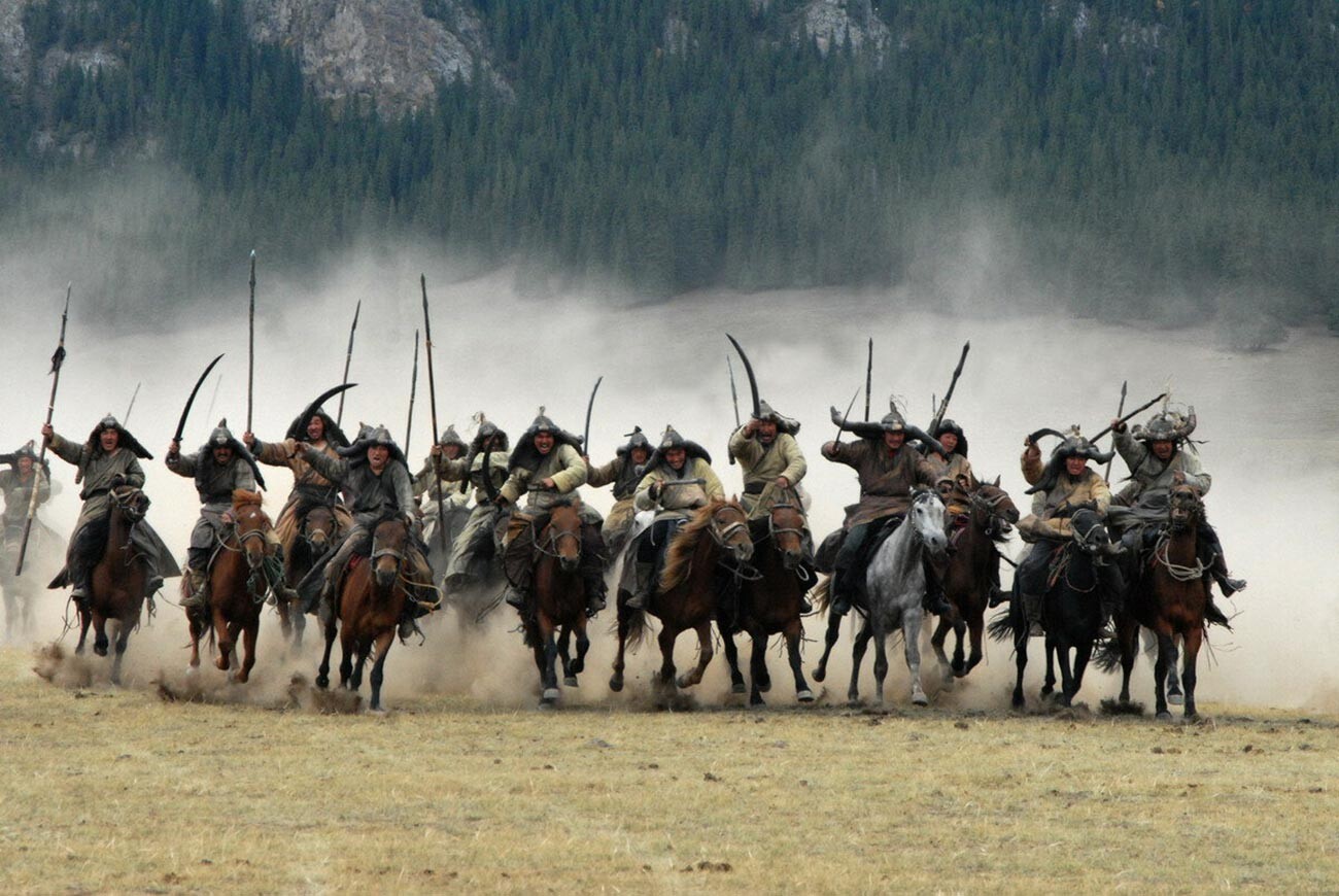 Serangan kavaleri Mongol-Tatar (rekonstruksi).