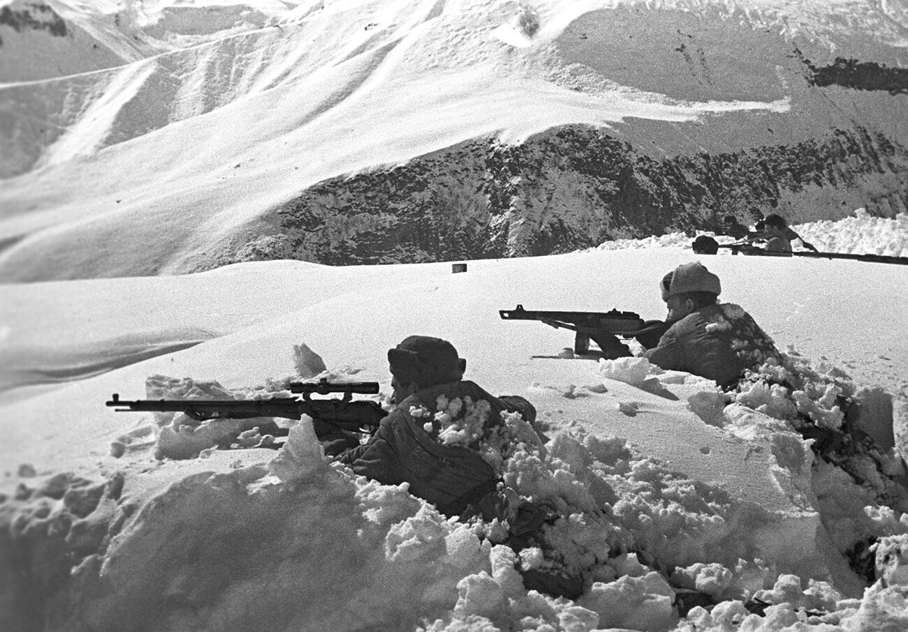 Soviet troops during the Battle of the Caucasus.