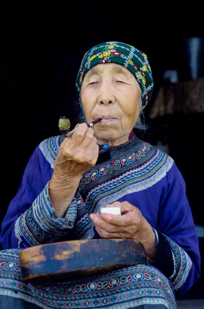 Odo Beldy, 92 años, el residente más antiguo del pueblo de Naijin, 1987