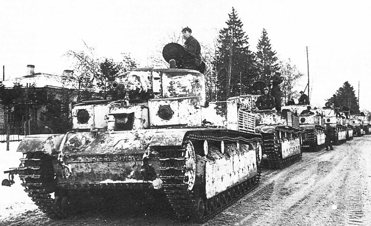 Kolona tankov T-28 med sovjetsko-finsko vojno 1939