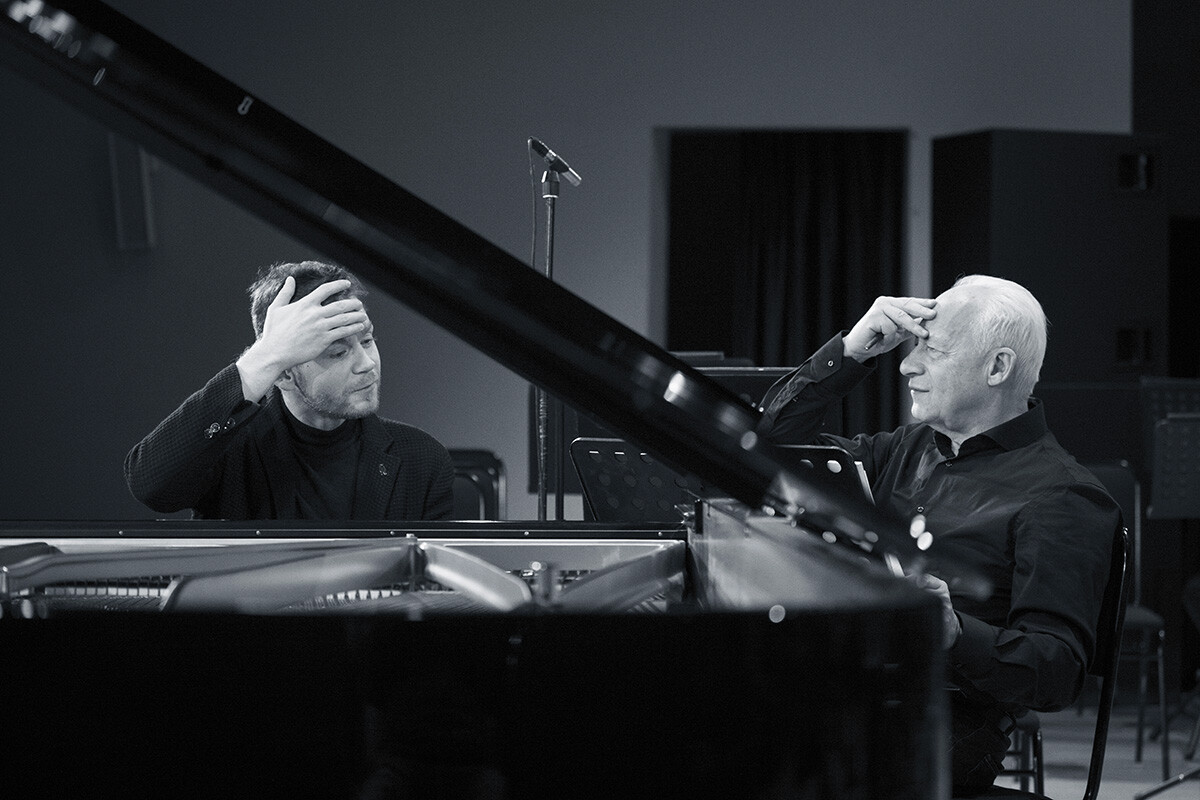 Andreï Gougnine et Vladimir Spivakov avant les répétitions avec l'orchestre, Oufa, 2021