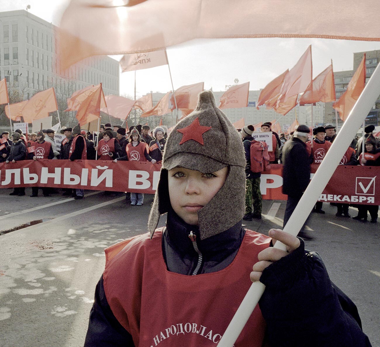 Мали Московљанин у буђоновки на демонстрацијама 7. новембра.