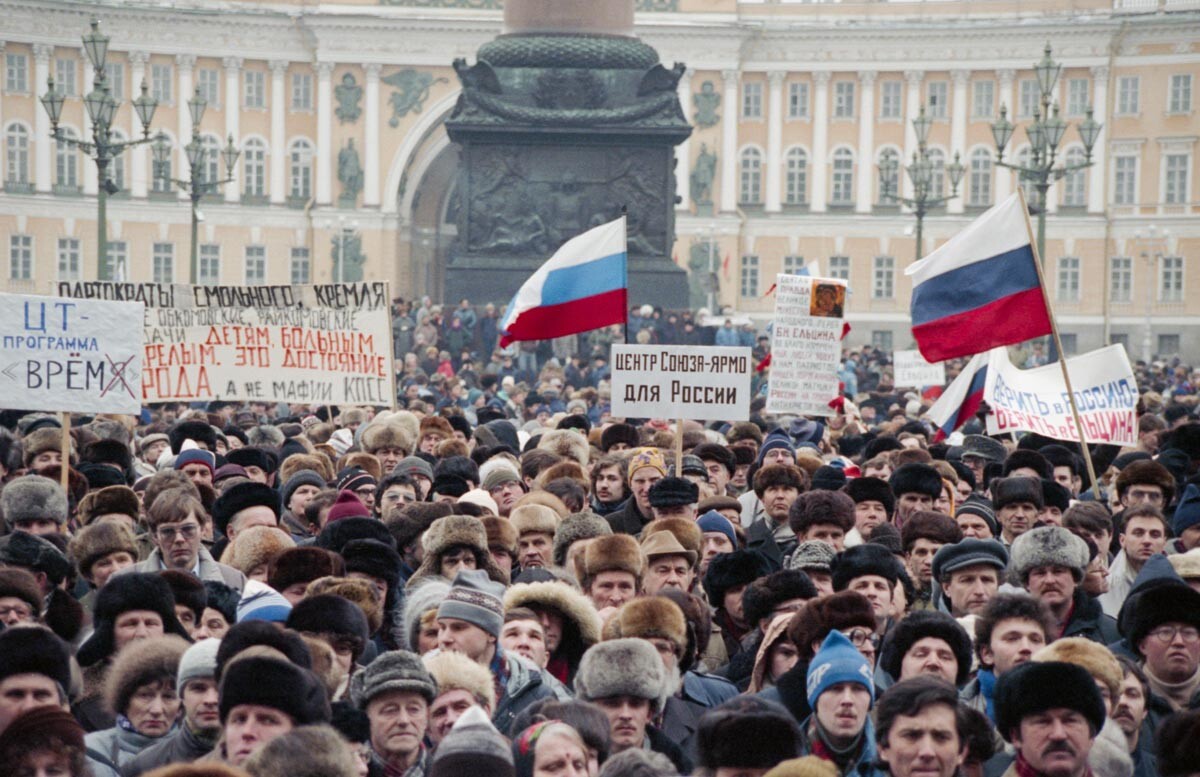 URSS. Leningrado. 23 de fevereiro de 1991, comício na Praça do Palácio. 