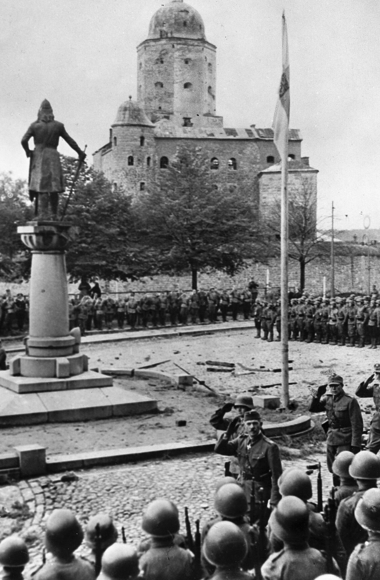 Finnish troops in Vyborg.