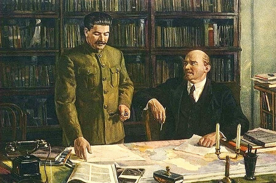 Lenin y Stalin en el desarrollo del plan de electrificación del GOELRO, 1957