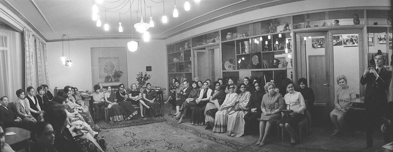 Sowjetisch-indisches Treffen im Komitee der sowjetischen Frauen zum Internationalen Frauentag.