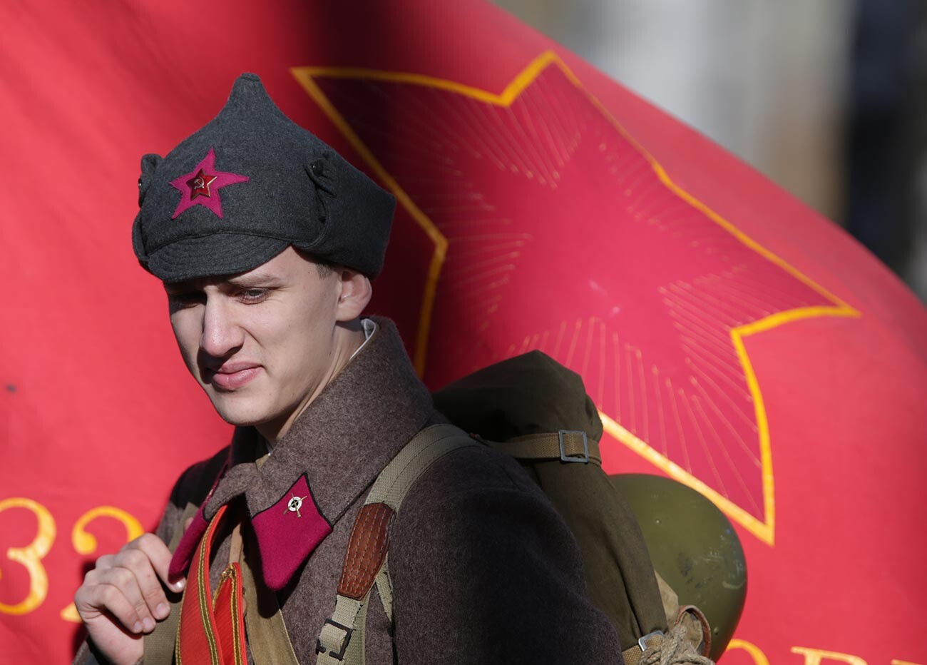 Während des militärhistorischen Feiertags „Moskau liegt hinter uns. 1941“, der dem 72. Jahrestag der Niederlage der Nazi-Truppen in der Nähe der Mauern der Hauptstadt gewidmet ist.