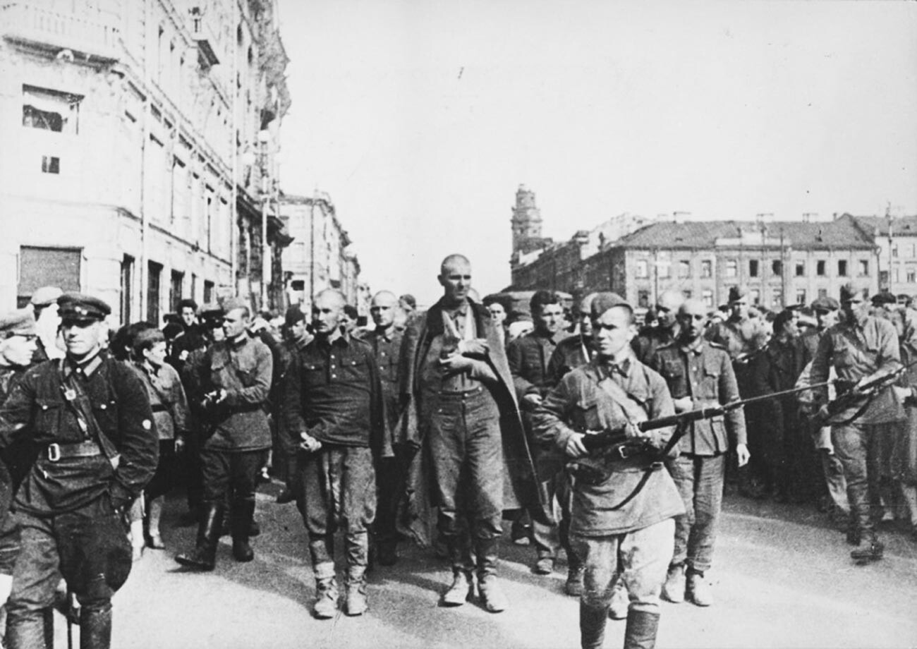 Gefangene Deutsche in Leningrad.