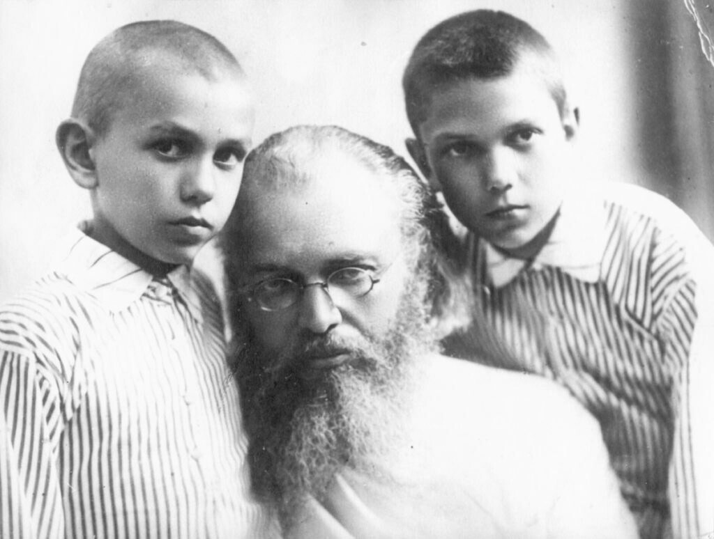 Valentin bersama putra-putranya di Tashkent.
