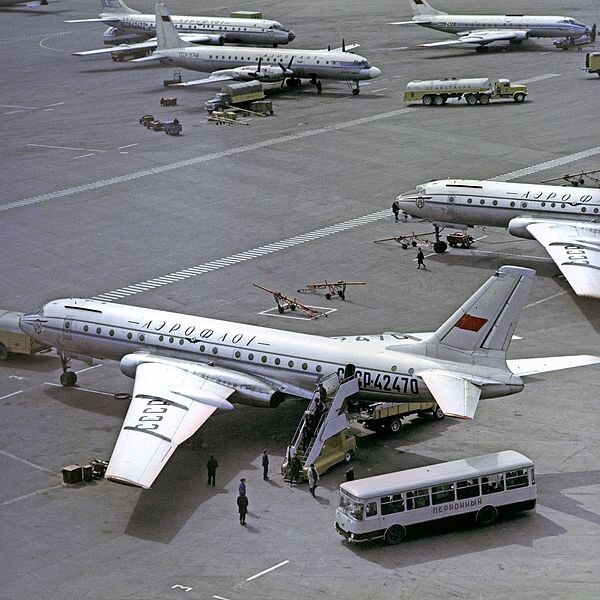 Aviones en el aeropuerto de Vnukovo de Moscú. 1971