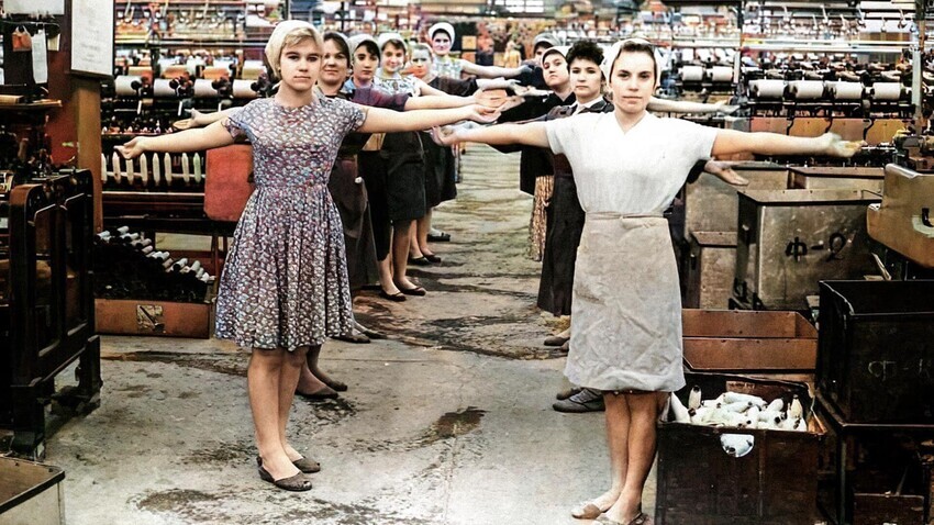 Čas za telovadbo v tekstilni tovarni, 1960.
