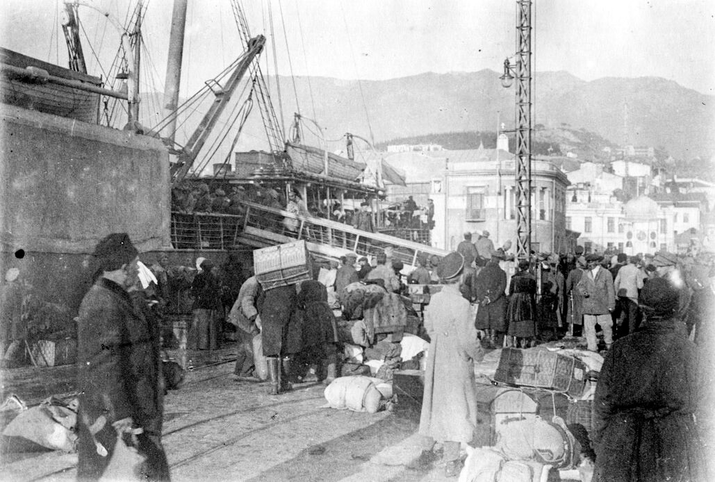 Evakuierung der Weißen über einen Hafen auf der Krim.