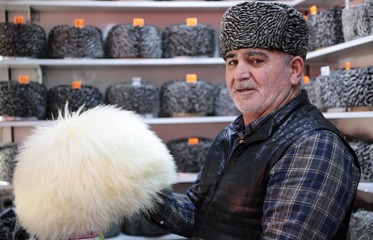 Toko Papakha di Kota Grozny, Chechnya.