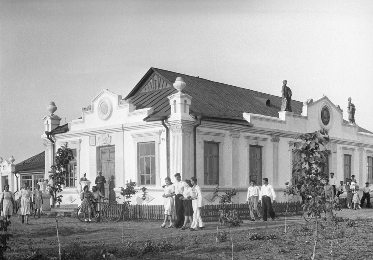 Klub kolhoza S.M. Budjonnega, Bruhanovsko okrožje , Krasnodar, 1953 
