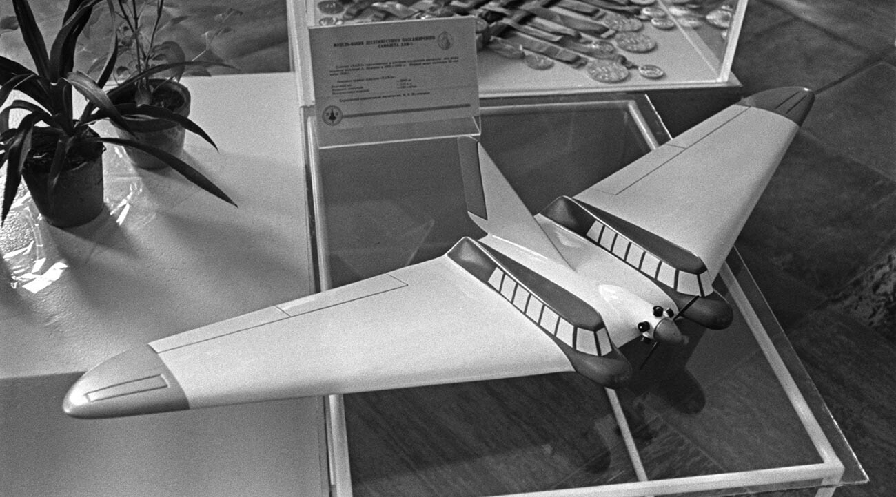 Modellkopie des zehnsitzigen Passagierflugzeugs 