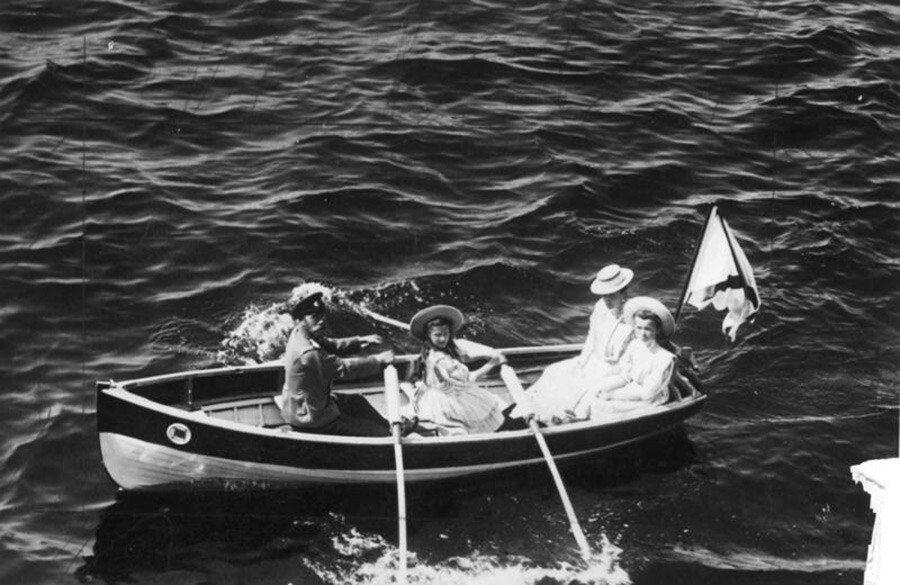 Bootfahren mit Töchtern und Frau Alexandra.