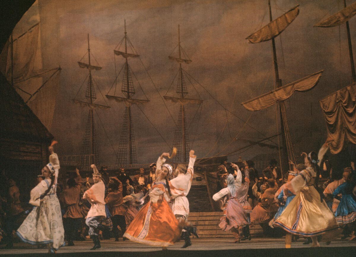 Pertunjukan balet 'Penunggang Kuda Perunggu' di Teater Kirov [sekarang Mariinsky], tahun 1966.