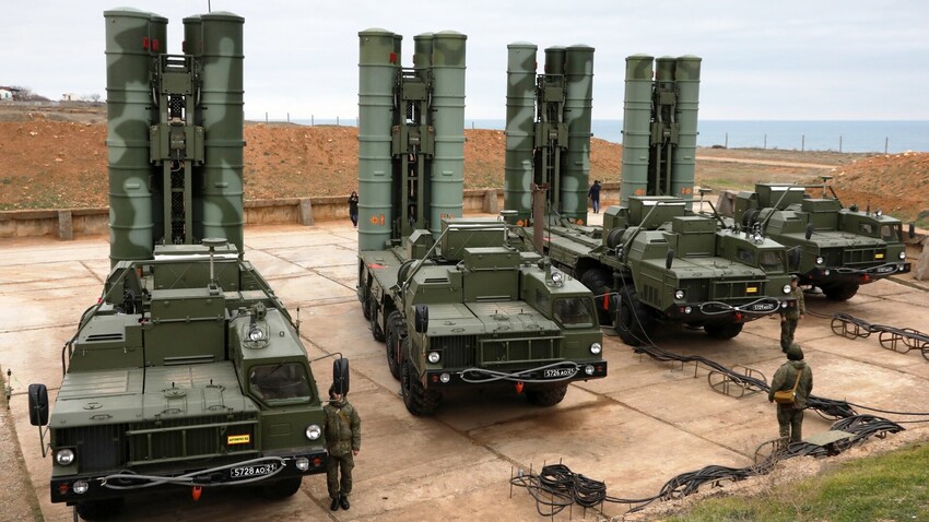 Sistem rudal antipesawat S-400 Triumf bersiaga di Sevastopol, Krimea.