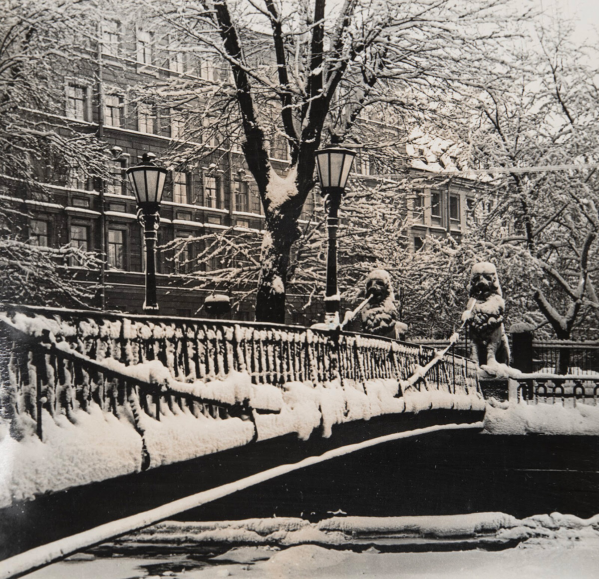 冬のライオン橋、1960年代
