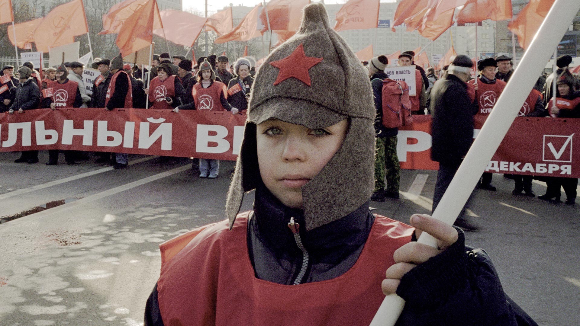 Un jeune Moscovite lors d'une manifestation, le 7 novembre
