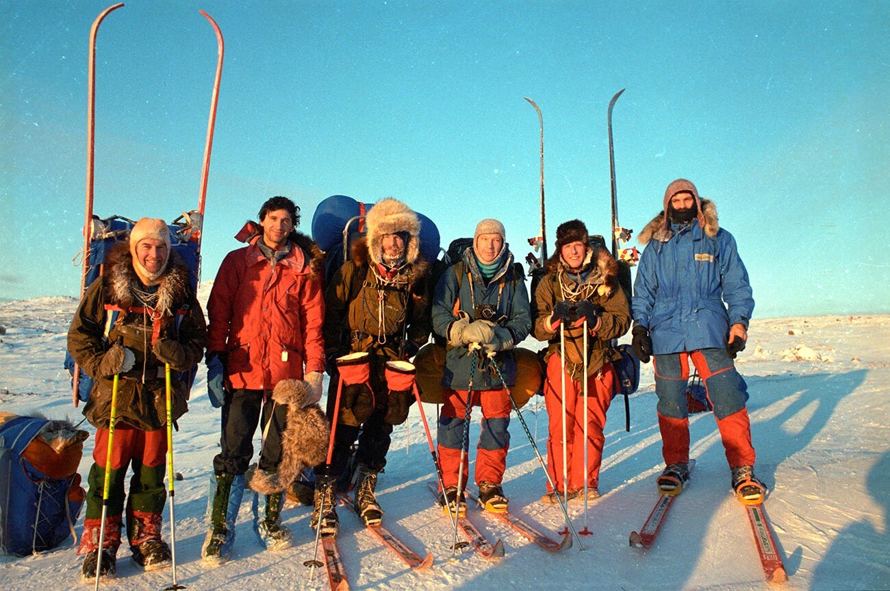 ソ連とカナダの探検家たち