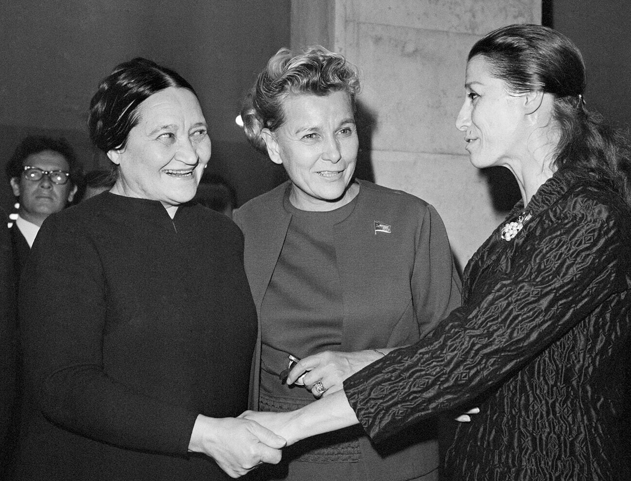 Foto kiri ke kanan: Nadia Léger, Menteri Kebudayaan Soviet, Ekaterina Furtsova, dan balerina Soviet Maya Plisetskaya di Moskow, 1968.