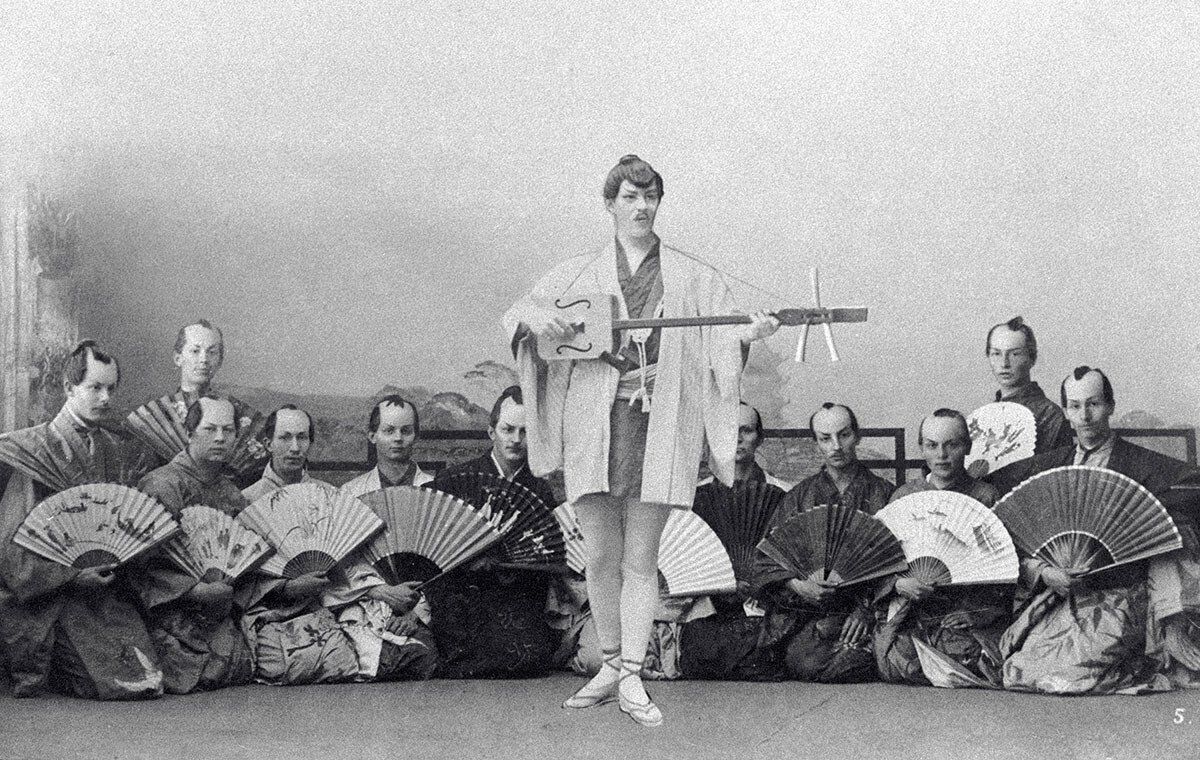 Konstantin Stanislavsky sebagai Nanki-Poo dalam opera komik Arthur Sullivan 'Mikado' pada tahun 1890.