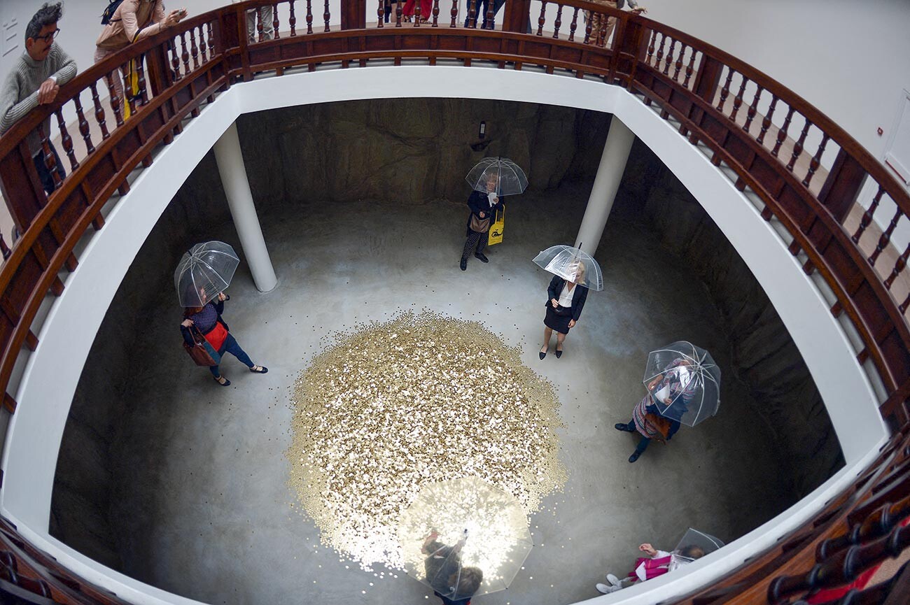 Installation Danaë au pavillon russe de la 55e biennale d'art de Venise, 2013