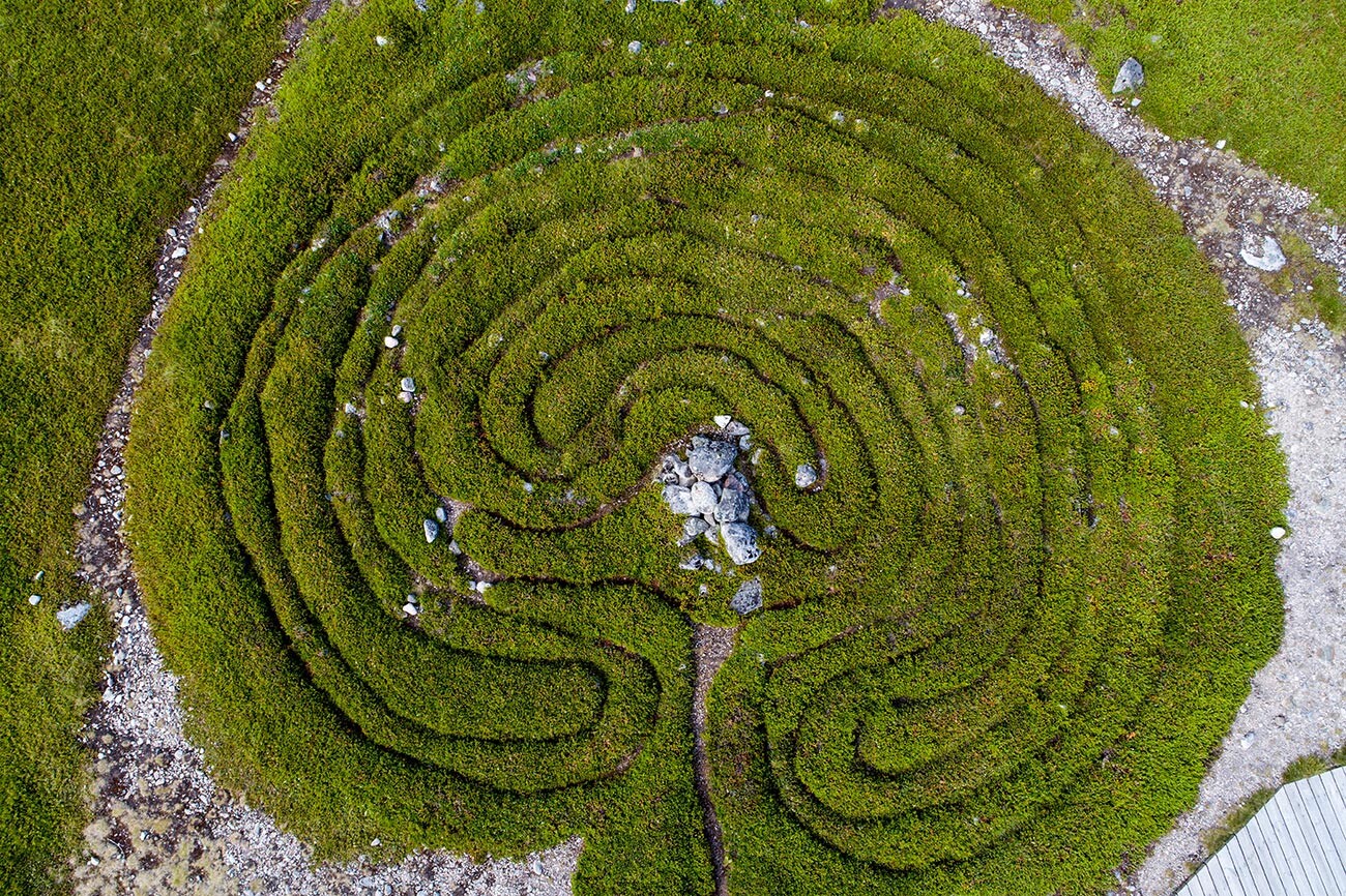 Labirint iz 2.-1. stoletja pr. n. št. na Velikem Zajackem otoku  v Soloveckem arhipelagu.
