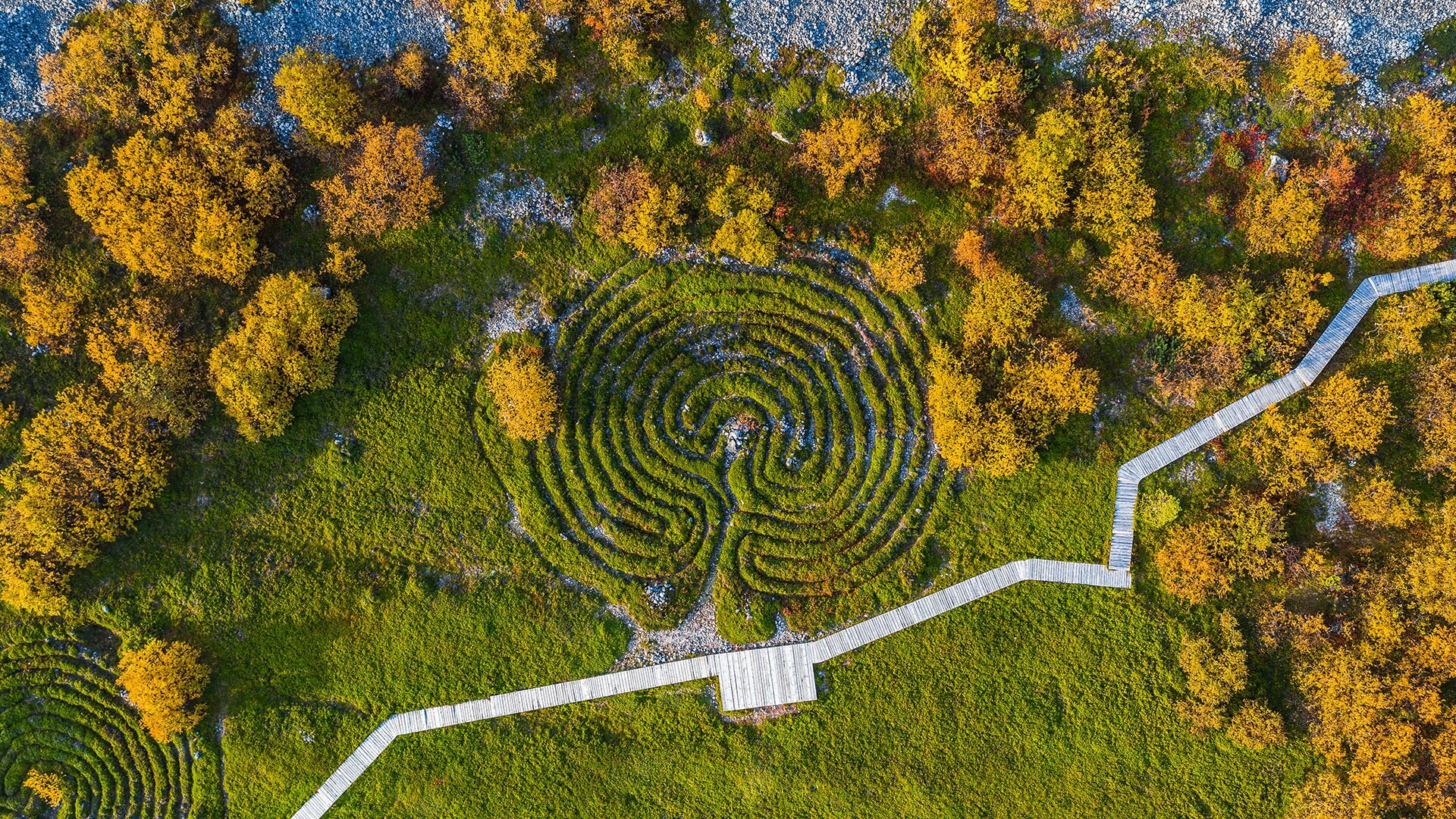 Kamniti labirinti na Velikem Zajackem otoku v  Arhangelski regiji. 
