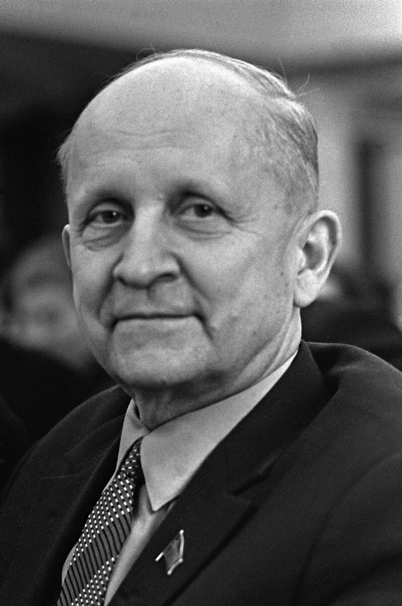 Pawel Osipowitsch Suchoi, sowjetischer Flugzeugkonstrukteur, Doktor der Ingenieurwissenschaften, einer der Begründer der sowjetischen Düsen- und Überschallluftfahrt, 1964.