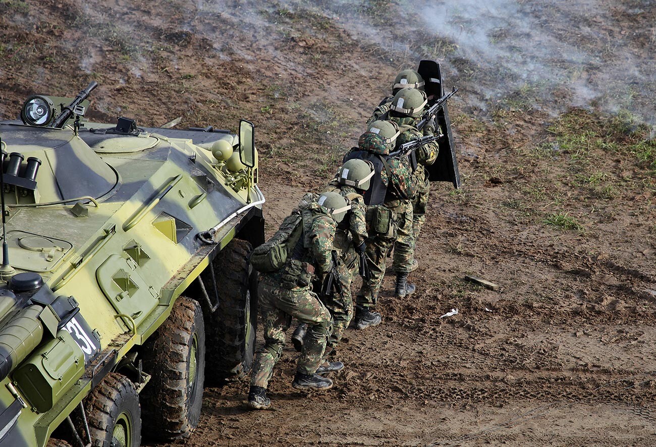 Unit pasukan khusus memerangi pasukan teroris di Rusia.