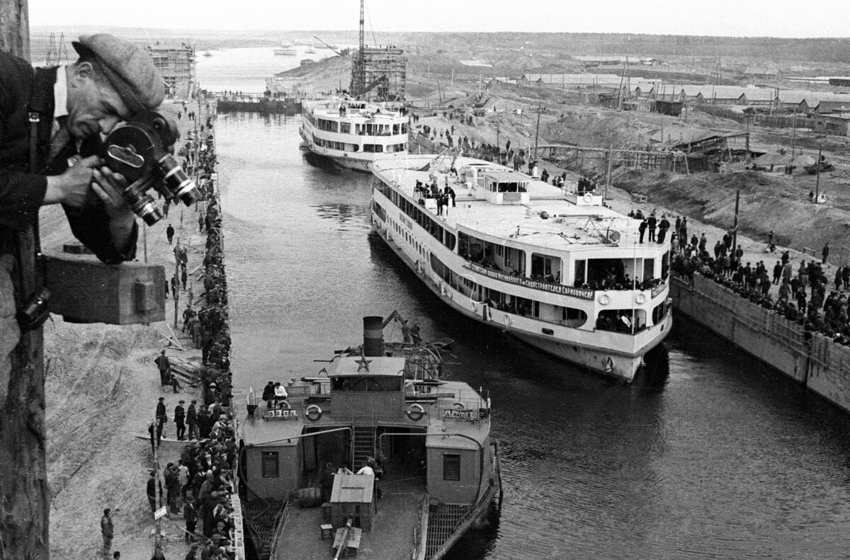 First ship enters lock on the Moscow-Volga Canal