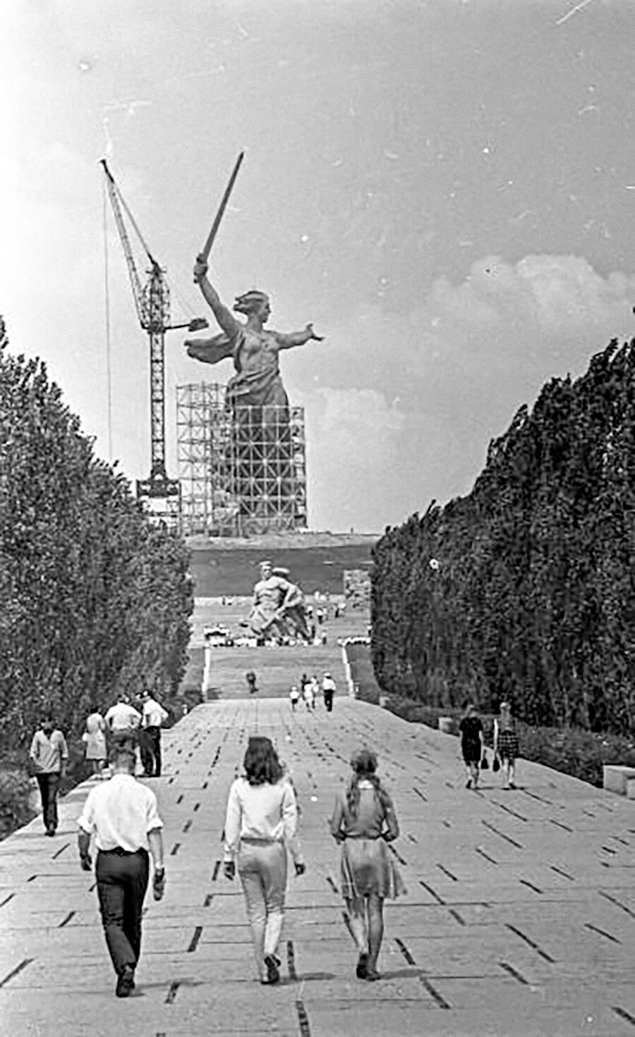 スターリングラード（現ヴォルゴグラード）の記念碑群「スターリングラードの戦いの英雄」とそのメインの像「母なる祖国が呼んでいる」は1960年代後半に建てられた