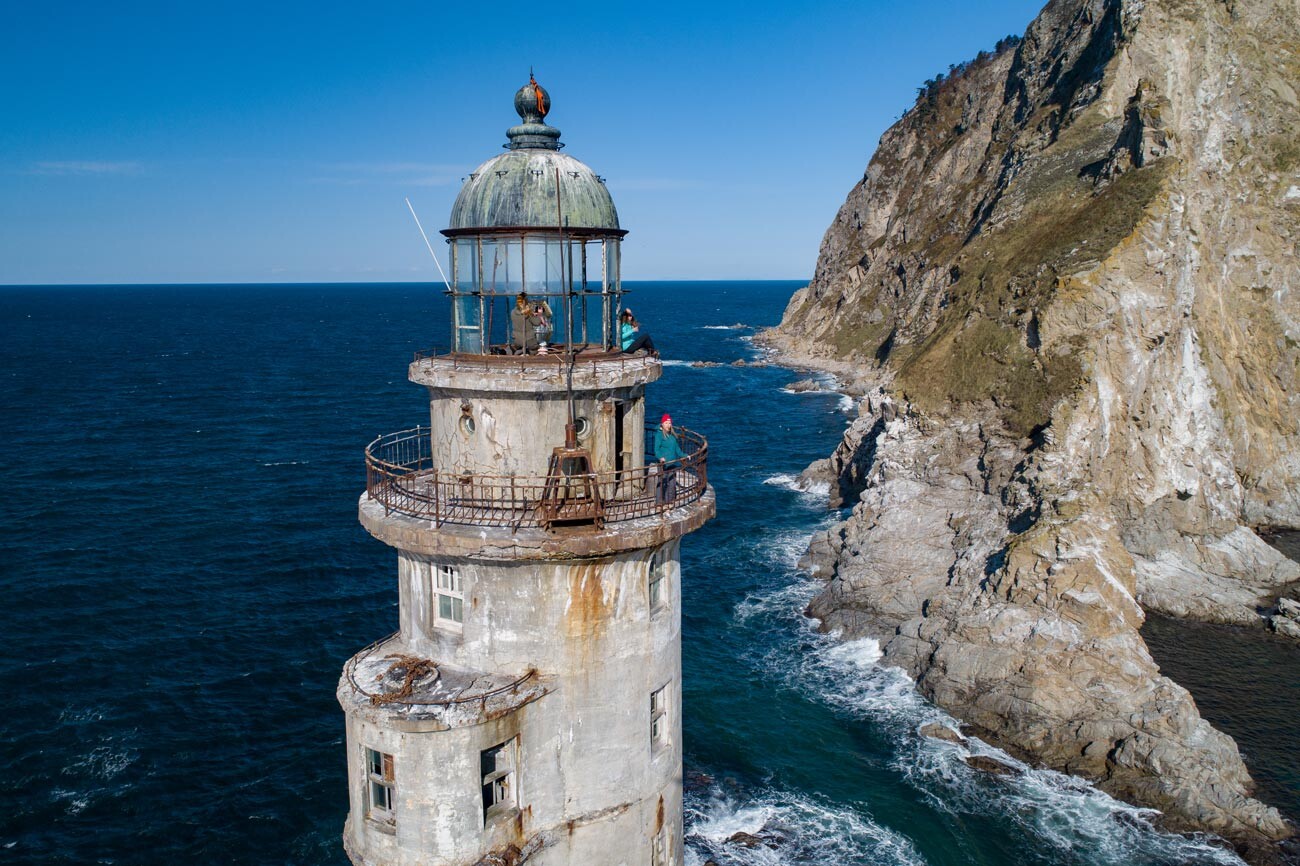 The story behind the BREATHTAKING abandoned Aniva lighthouse (PHOTOS