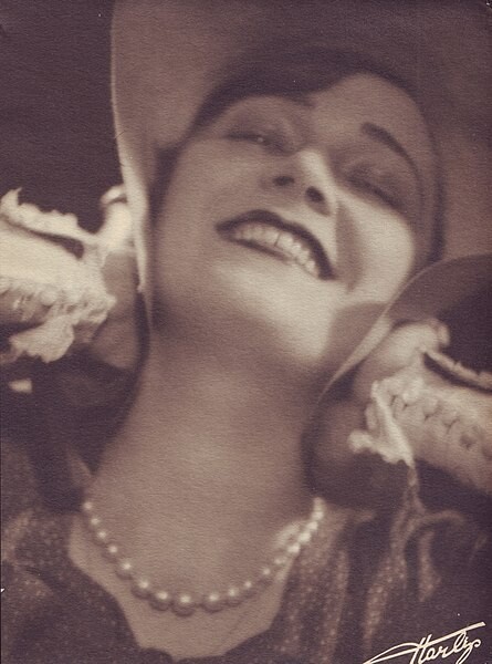La actriz Olga Chéjova. Tarjeta postal de Photo Harlip, 1934