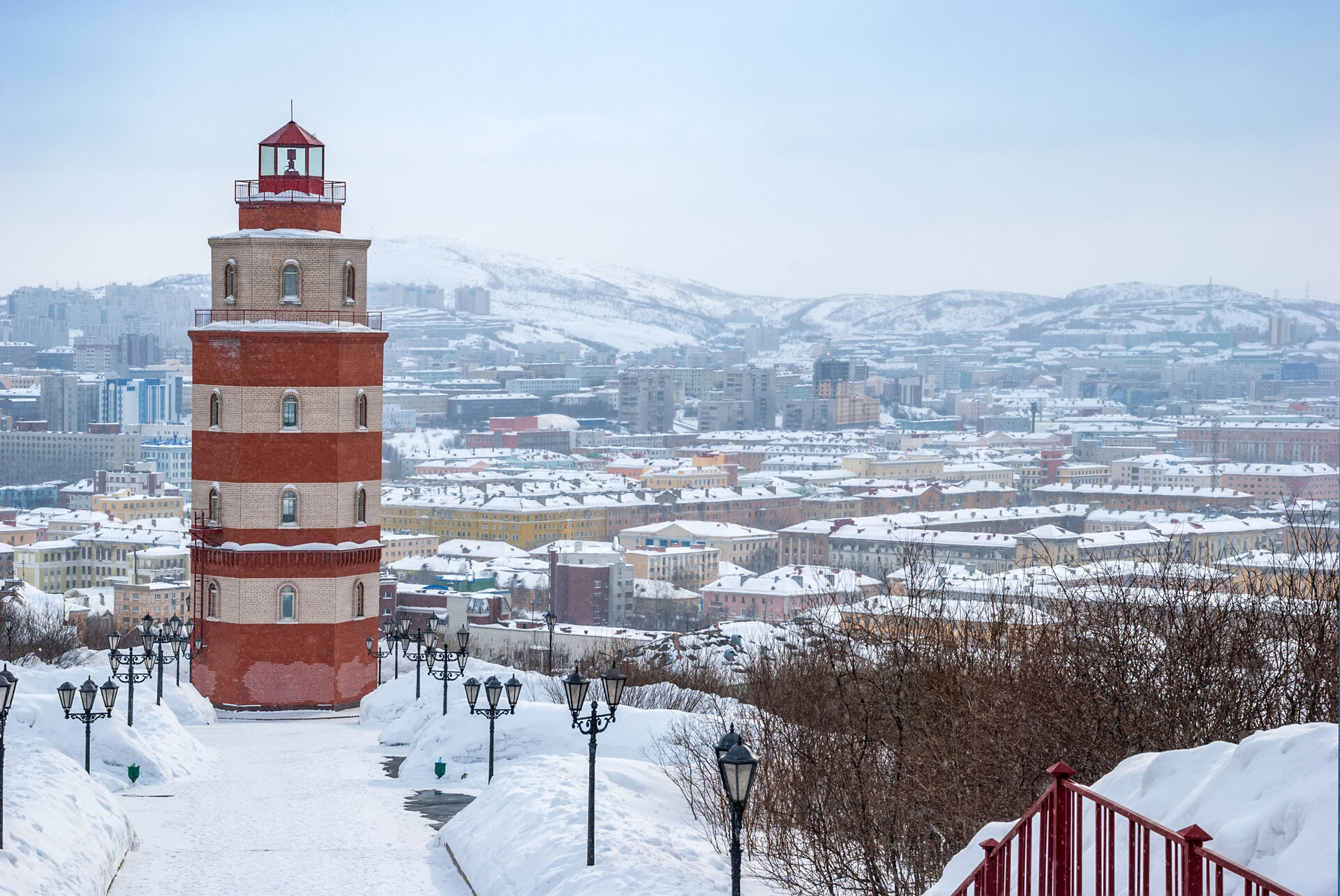 Murmansk, a maior cidade do mundo a norte do Círculo Polar Ártico ...