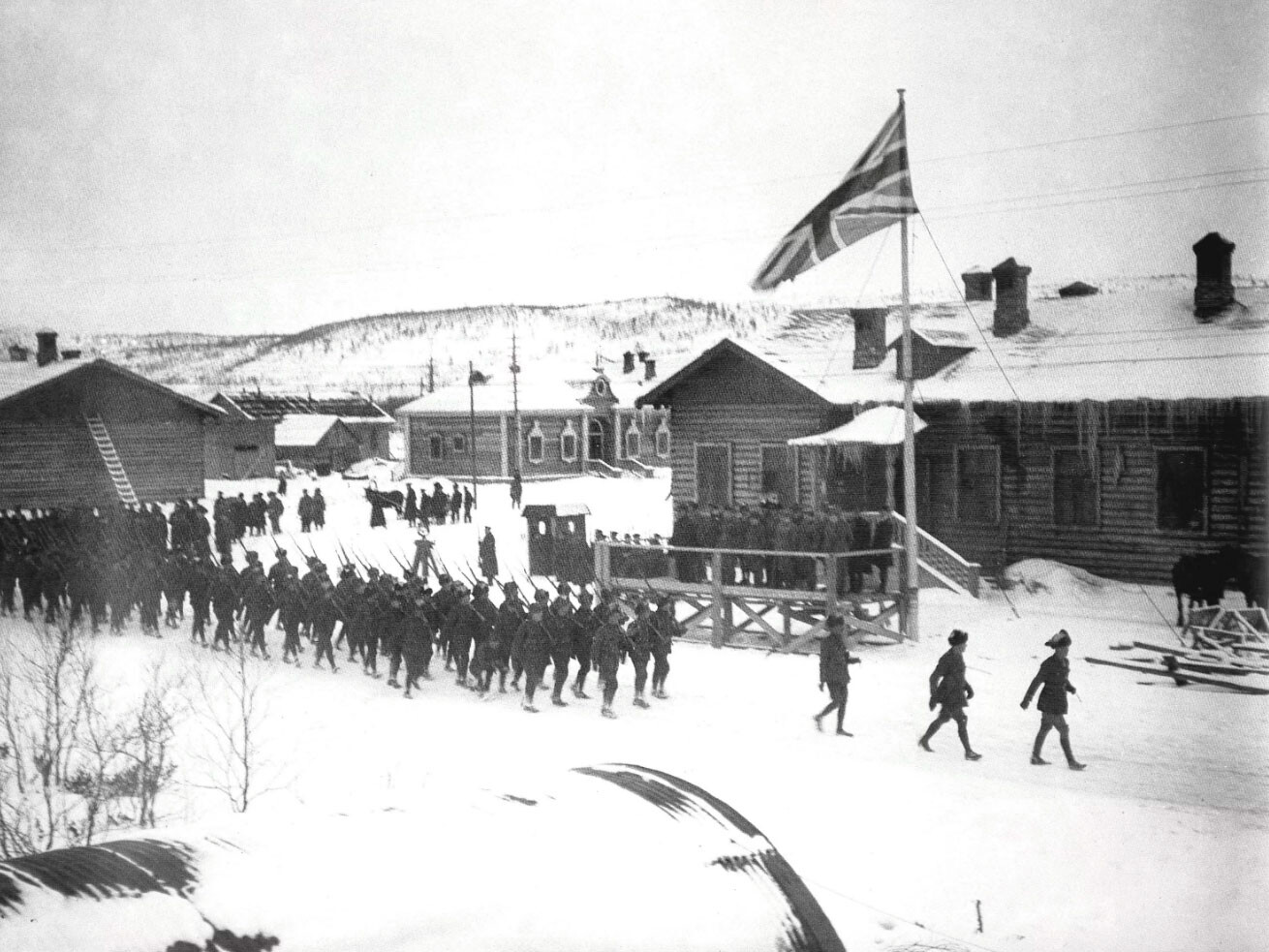 Desfile de aliados em Murmansk para marcar o fim da Primeira Guerra Mundial.
