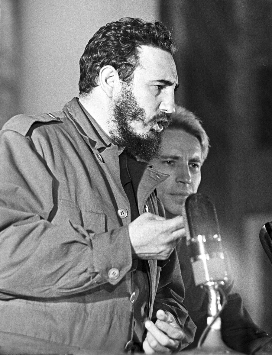 Fidel Castro y Nikolái Leónov