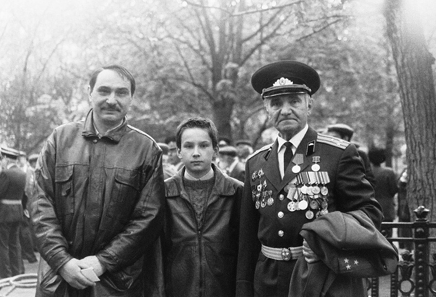 Drei Generationen, während der Feierlichkeiten zum 50. Jahrestag des Sieges (1965)