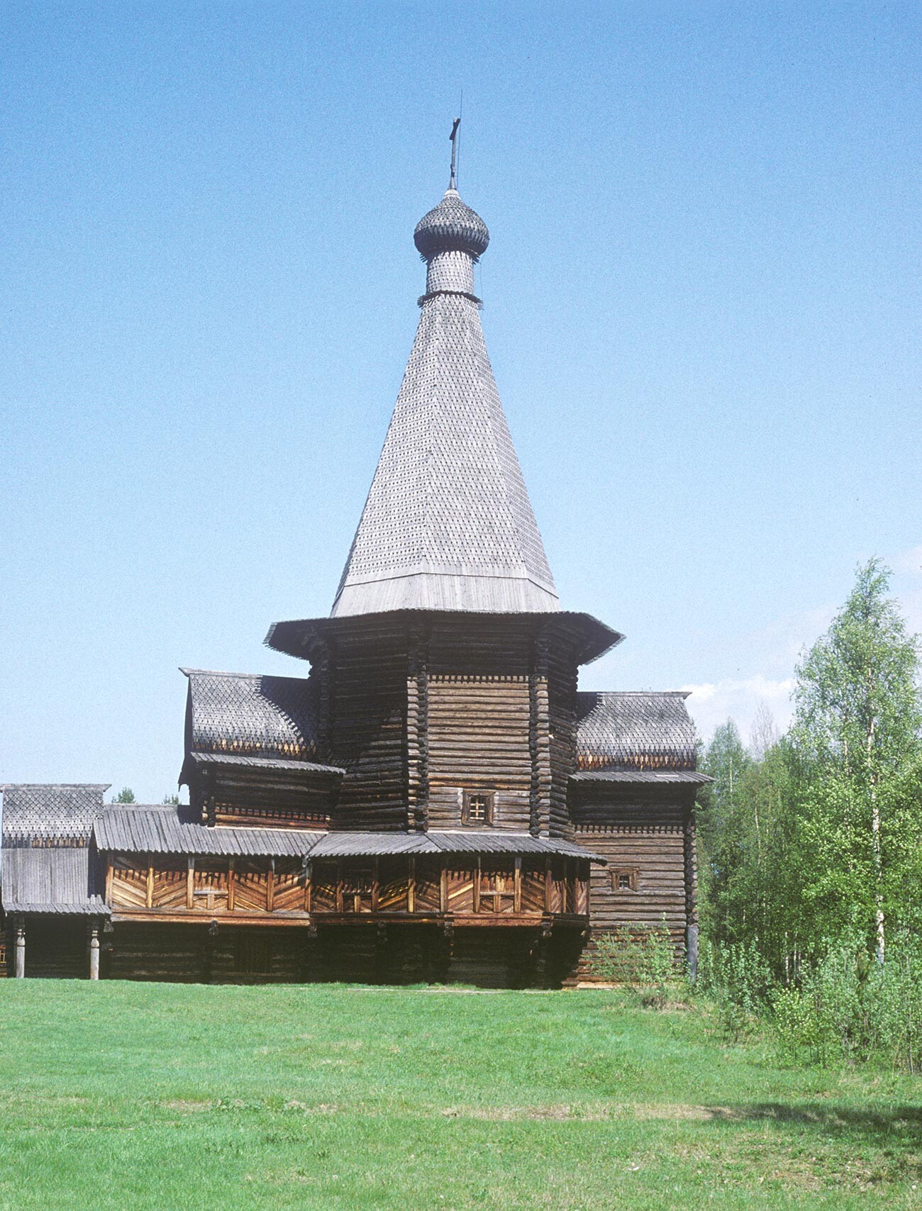 Malyé Korely. Église Saint-Georges de Verkhina, le 9 juin 1998