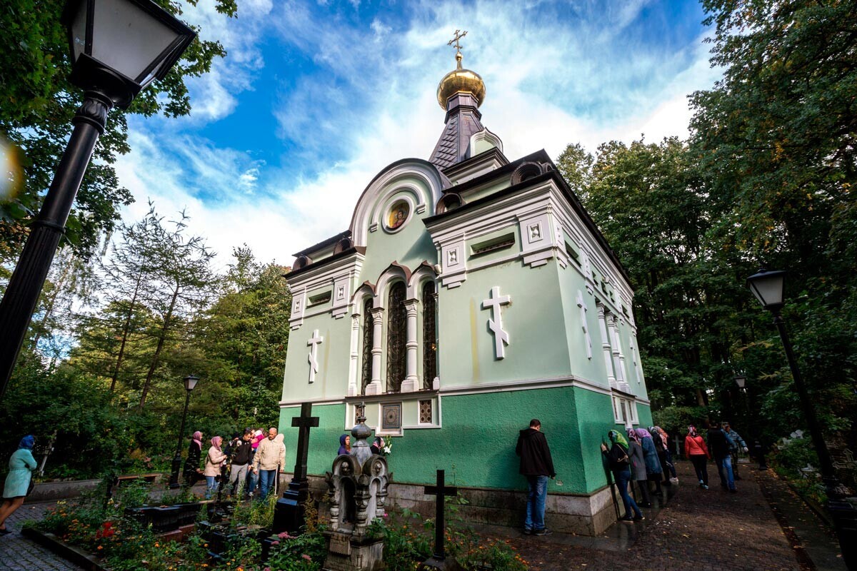 Капелата на Блажена Ксенија Петербуршка на Смоленските православни гробишта во Санкт Петербург.
