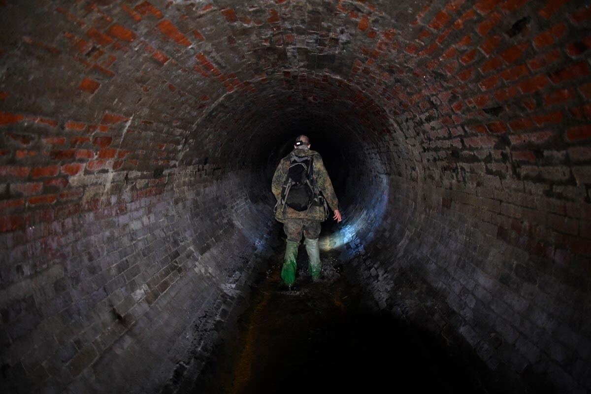 An explorer inside the Neglinnaya's sewer canal