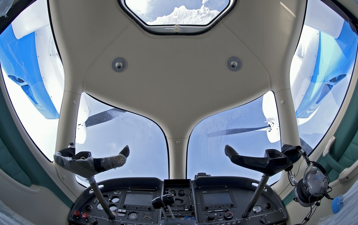 Interior de la cabina de un L-42, variante del L-4 mejorado con Motores Rotax 912 ULS.
